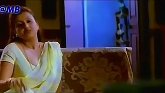 Sizzling Mature Indian Lady With Big Natural Boobs