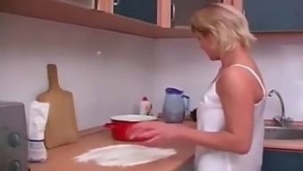 Donna Matura Russa E Non Figliastro Si Concedono Un Piacere Tabù