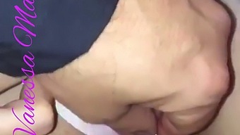 Kouření Penisu Mého Šéfa Mi Vydělá Práci Přesčas A Malou Odměnu