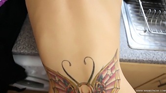 Teenage Girlfriend'S Hot Sister Seduces You On Kitchen Counter For Sex