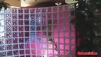 Pov टीन (18+) वीडियो जिसमें हॉट बेब्स हैं।