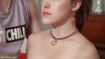 לספק את פטיש כף הרגל שלך עם בובה ברונטית סקסית ב-Hd