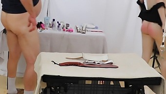 שתי נערות בשיעבוד נכנעות למכות ולהנאה בעל פה