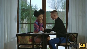 Các Cặp Đôi Chủng Tộc Khám Phá Việc Liếm Hậu Môn Trong Một Video Chất Lượng Cao