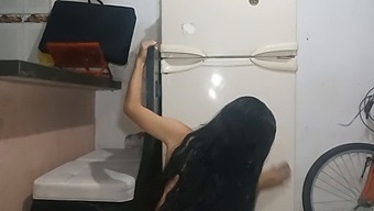 הרעב הבלתי יודע שובע של אחותי הצעירה לתענוג מוביל למציצה מרושלת ומאחור - פורנו ספרדי ביתי